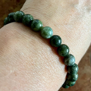 Armband pärlor oliv jade