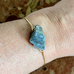 Mono midi bracelet raw labradorite