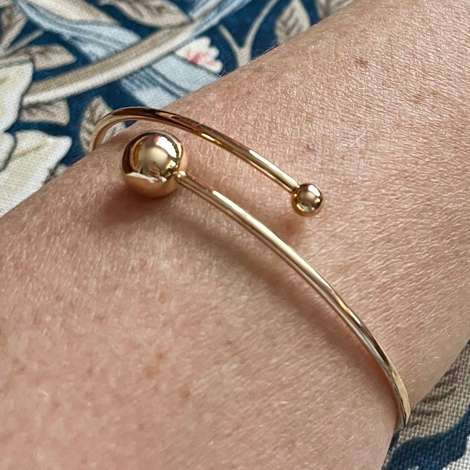 Orbit armband guld