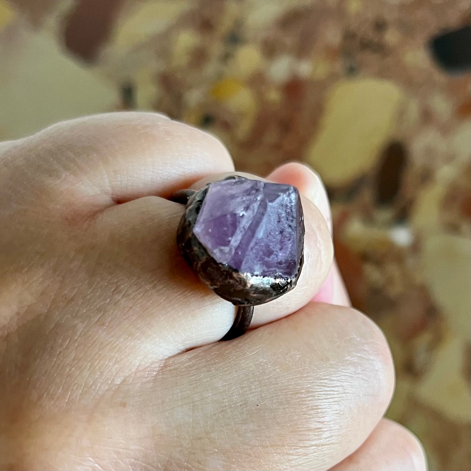 Mono top ring amethyst