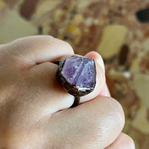 Mono top ring amethyst