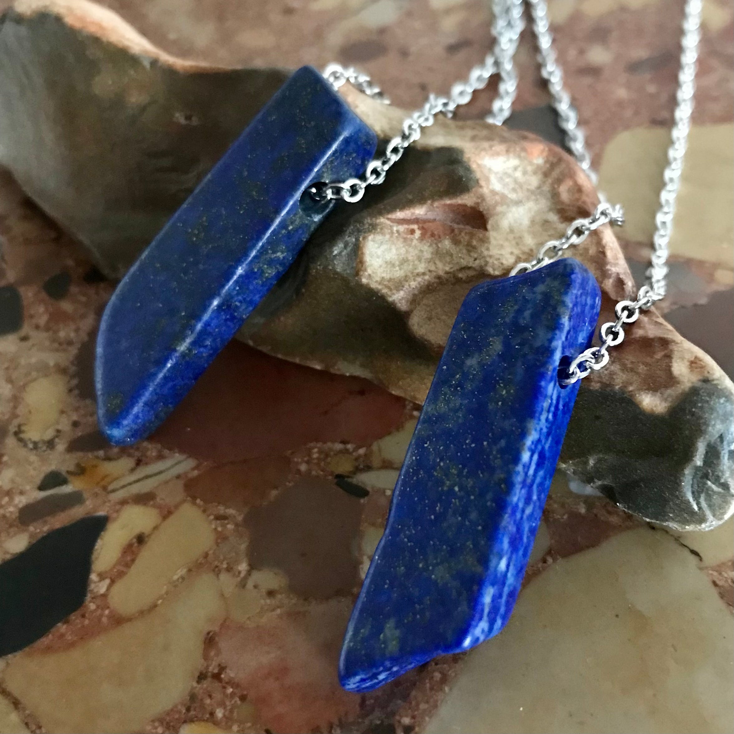 Mono rod pendant lapis lazuli (silver colored chain)