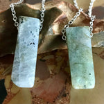 Load image into Gallery viewer, Mono rod pendant labradorite (silver colored chain)
