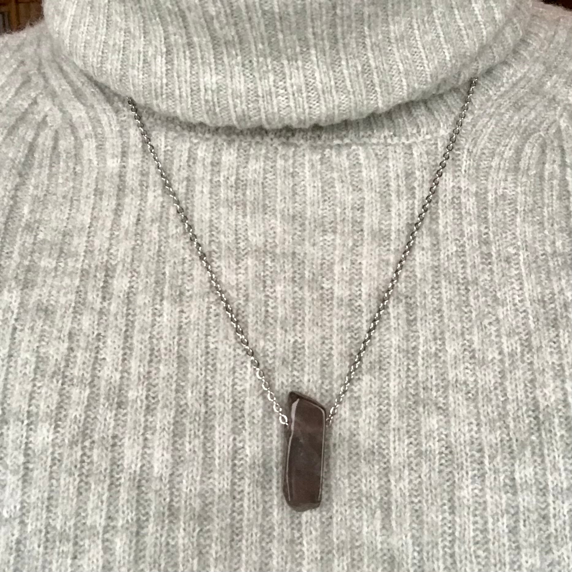 Mono rod pendant smoky quartz (silver chain)